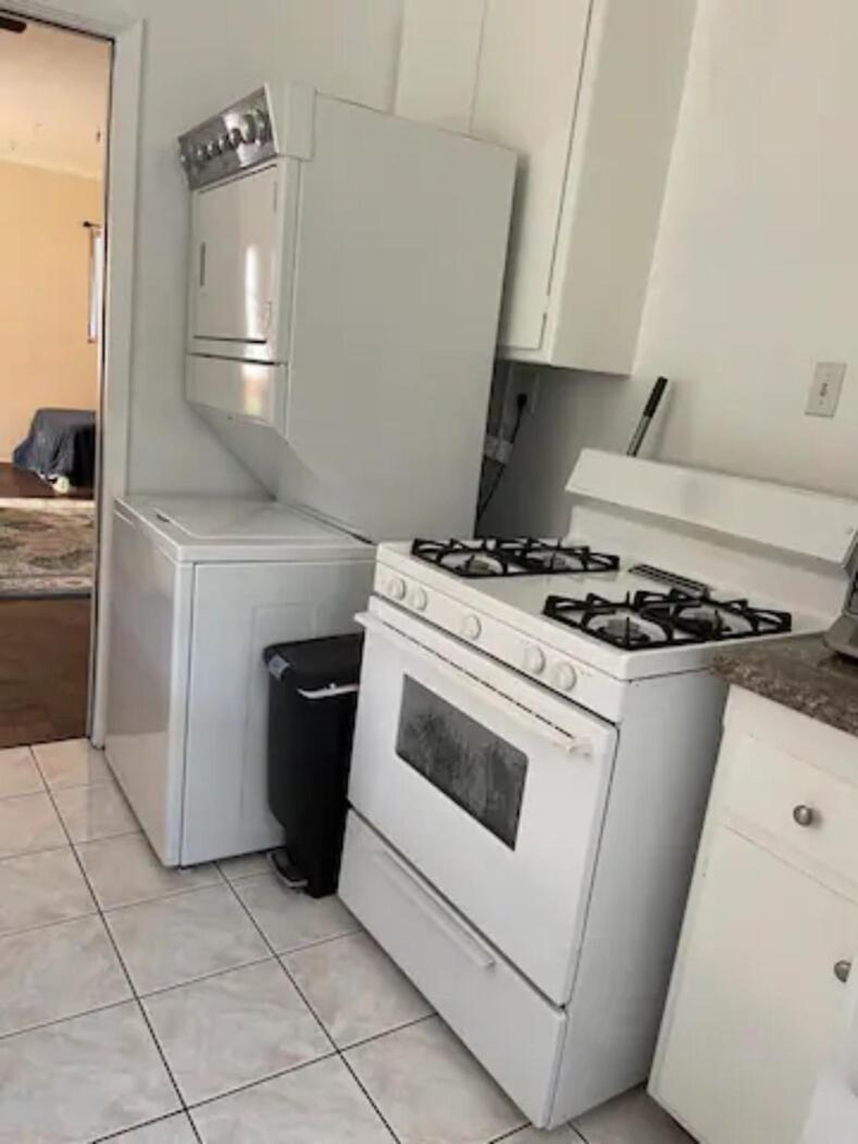 Spacious Single D In Santa Monica