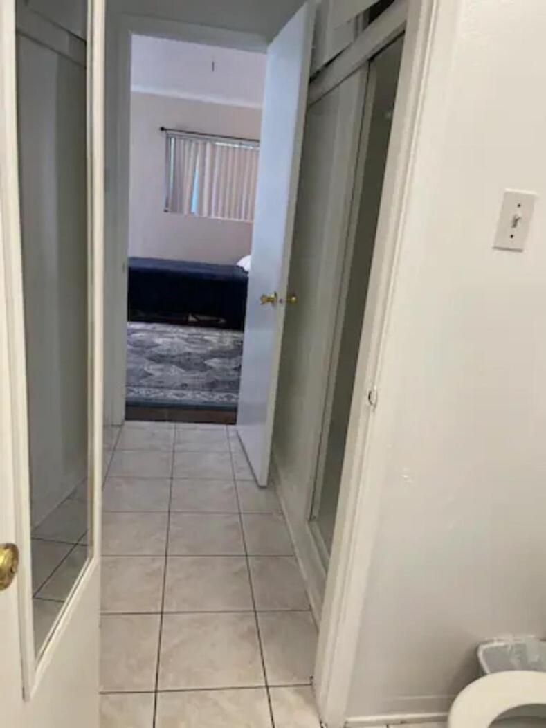 Spacious Single D In Santa Monica Los Angeles