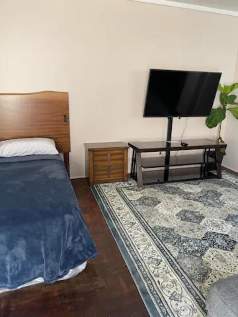 Spacious Single D In Santa Monica Apartment Los Angeles