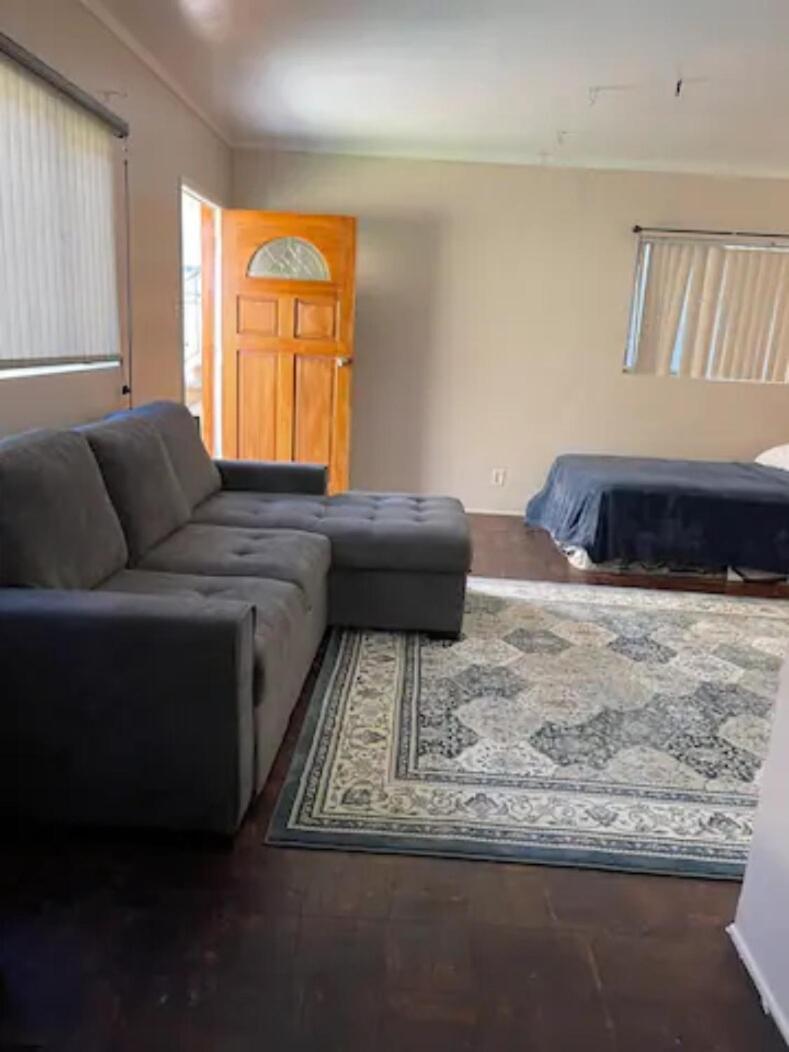 Spacious Single D In Santa Monica Los Angeles